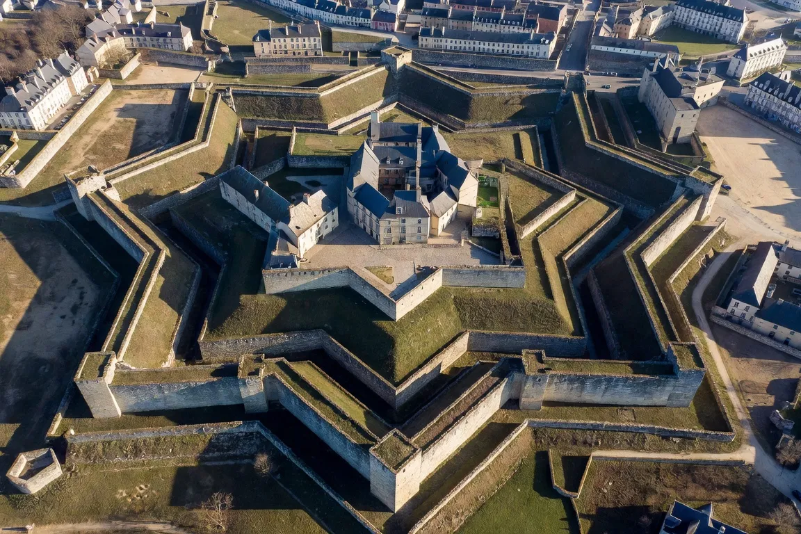 Vue aérienne des fortifications de Belfort — patrimoine Vauban UNESCO